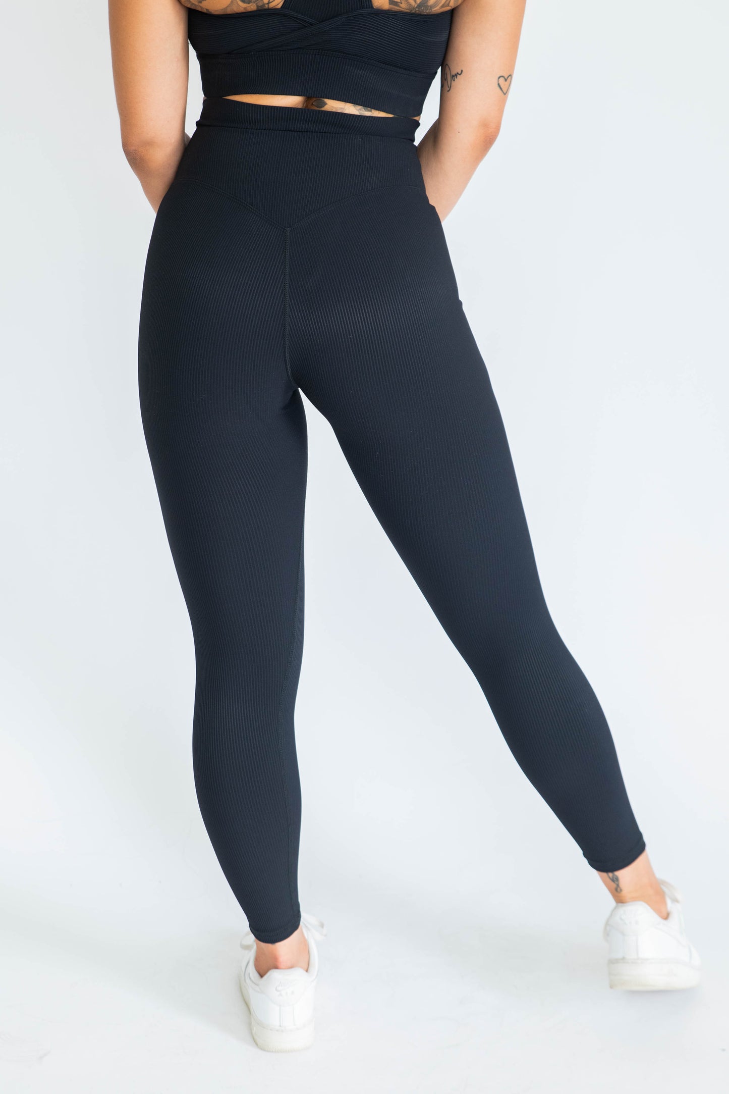 Lush Ribbed Ankle Leggings - Black